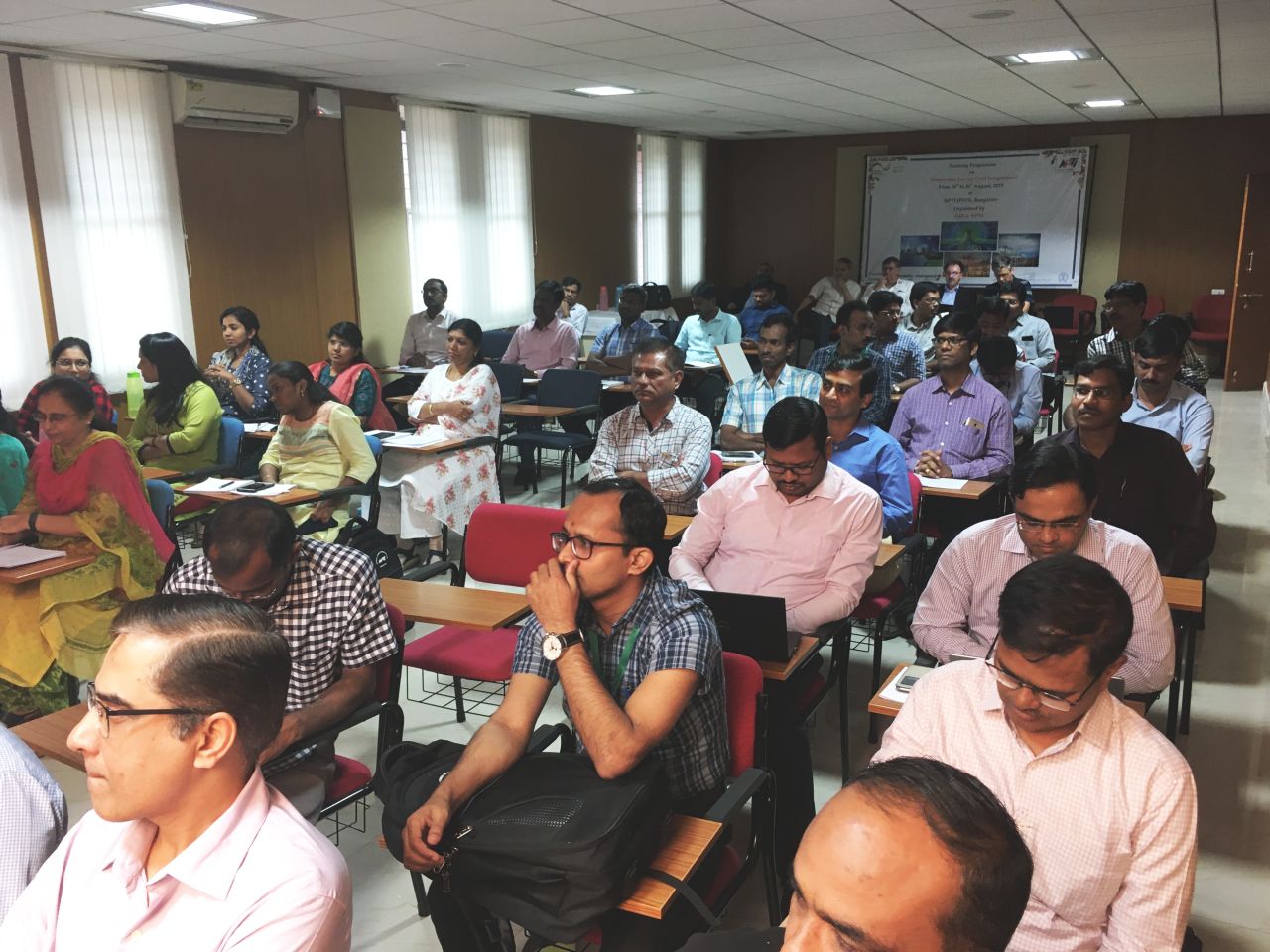 REMC Training in India: Im zweiten Kurs haben die Projektpartner Fraunhofer IEE, Overspeed, Energy-nautics und IIT Mumbai vom 26. bis 31. August 2019 in Bangalo-re 50 Ingenieurinnen und Ingenieure weiterqualifiziert. 